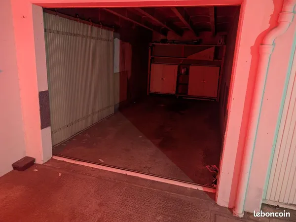 Location Box fermé / Garage 15,1 M2 Lyon 7eme Saxe