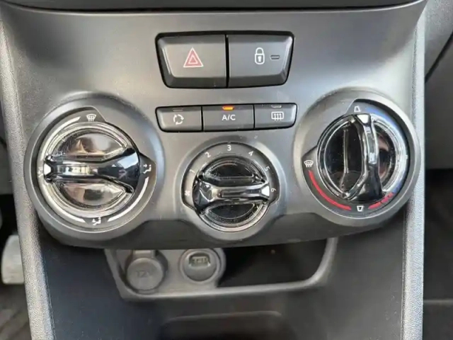 Peugeot 208 puretech 82ch s&amp;s bvm5 — photo 23