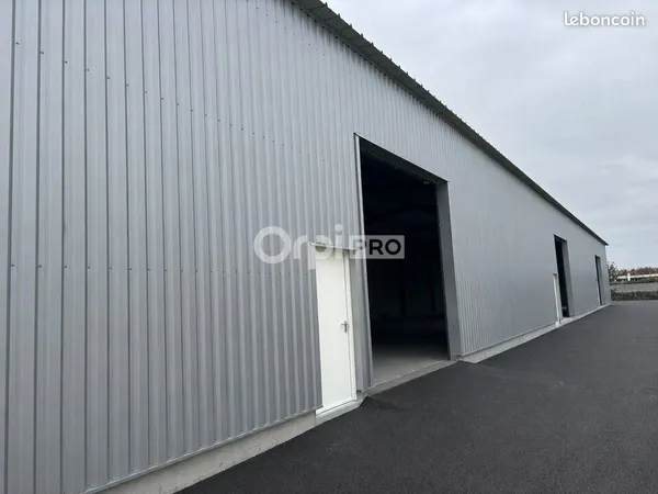 Local commercial 690 m²