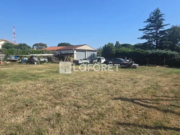 Terrain 710 m²