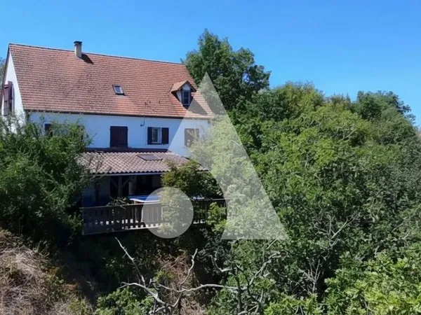 Maison 11 pièces 268 m²