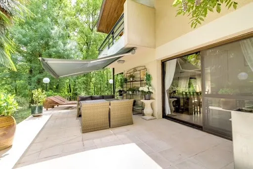 Maison 5 pièces 385 m²