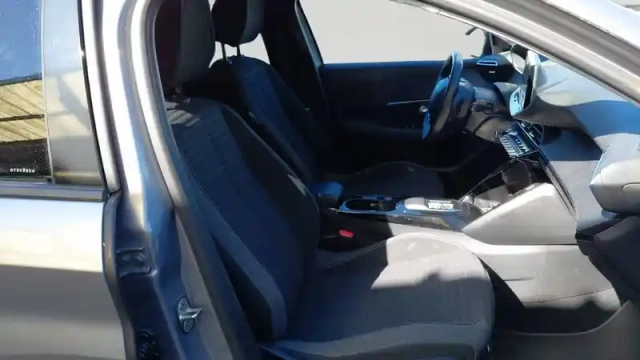Peugeot 208 electrique 50 kwh 136ch — photo 12