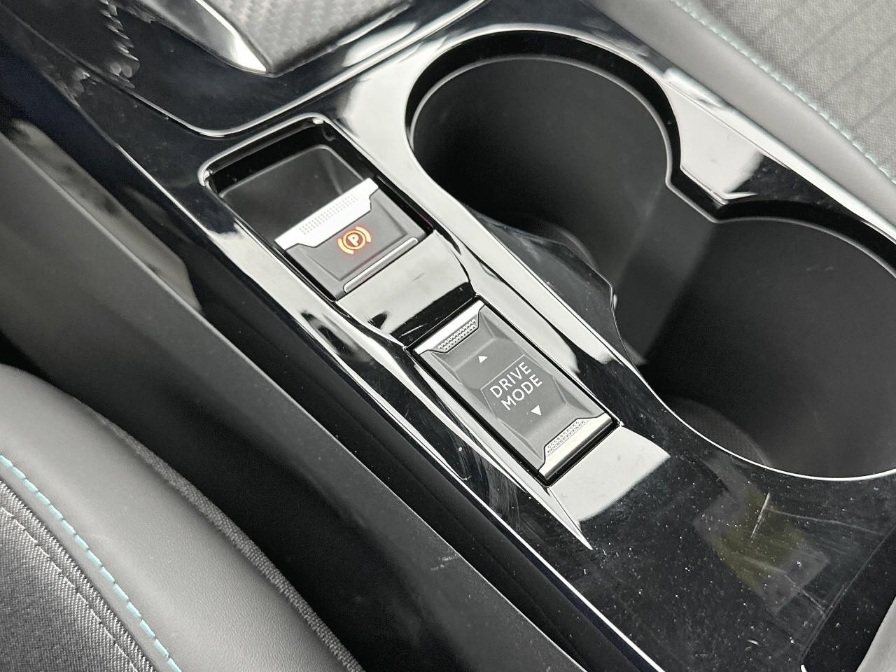 Peugeot 2008 puretech 130 s&s eat8 allure pack — photo 31