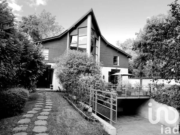 Maison 9 pièces 220 m²