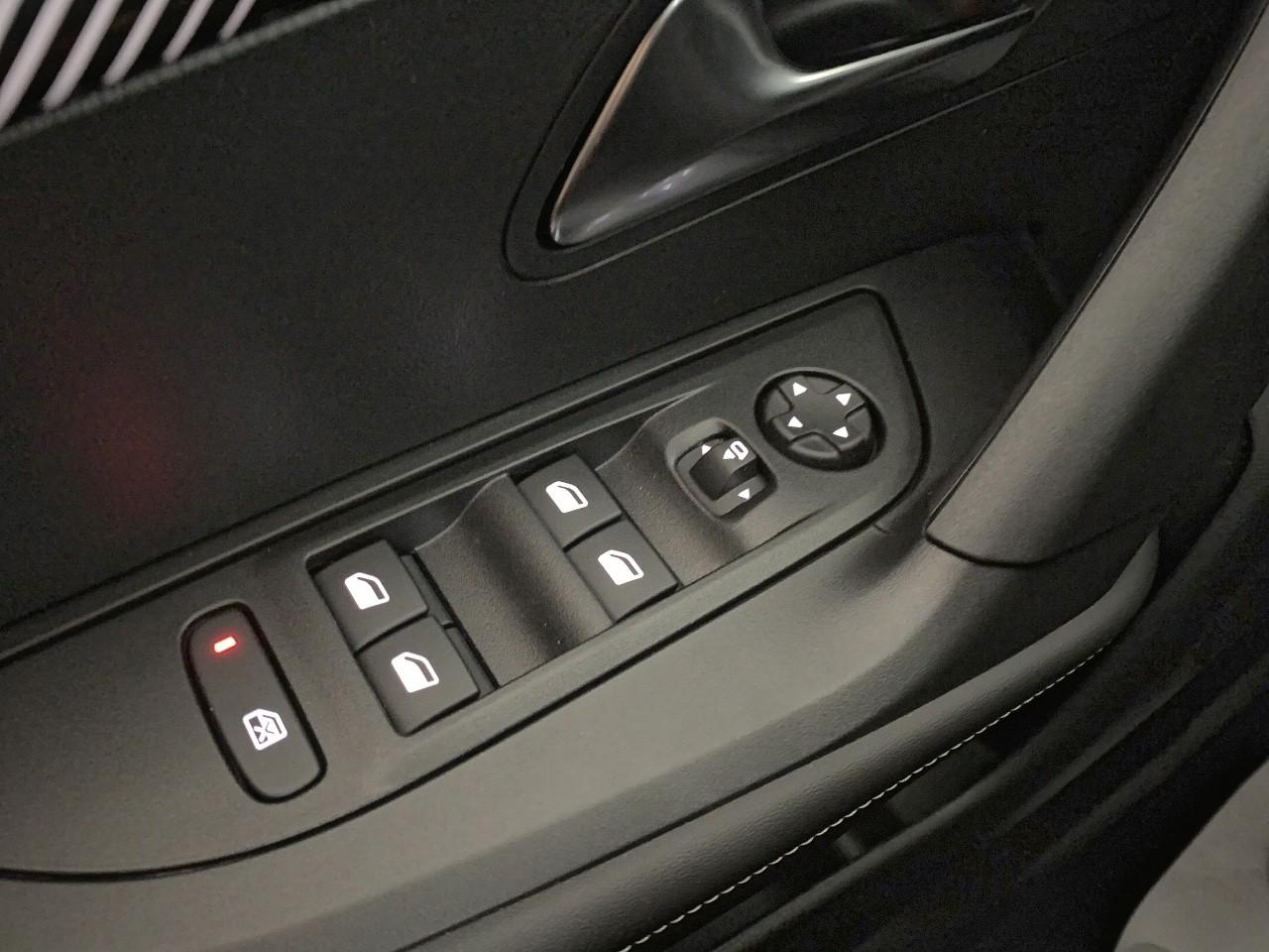 Peugeot 2008 hybrid 145 ch e-dcs6 allure — photo 20