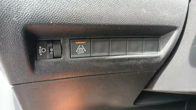 Peugeot 208 puretech 100 s&amp;s bvm6 — photo 20