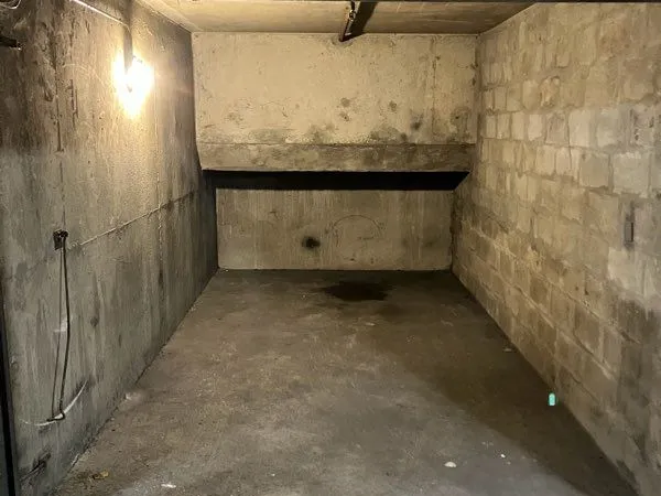 Box / parking