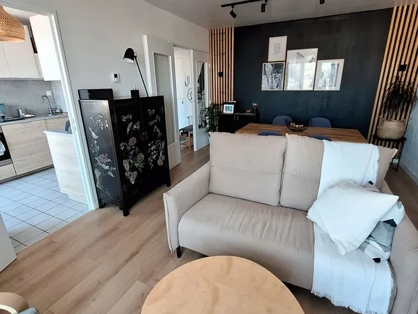 T3 rénové 65 m² avec balcon, garage et cave - Saint-Étienne Valbenoîte