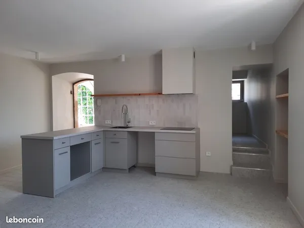 T3 - 84 m² rénové avec soin - Centre village Alba-la-Romaine (Lumineux & DPE B)