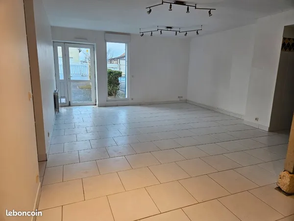 Appartement plain pied , 104 m2 , 50 m mer