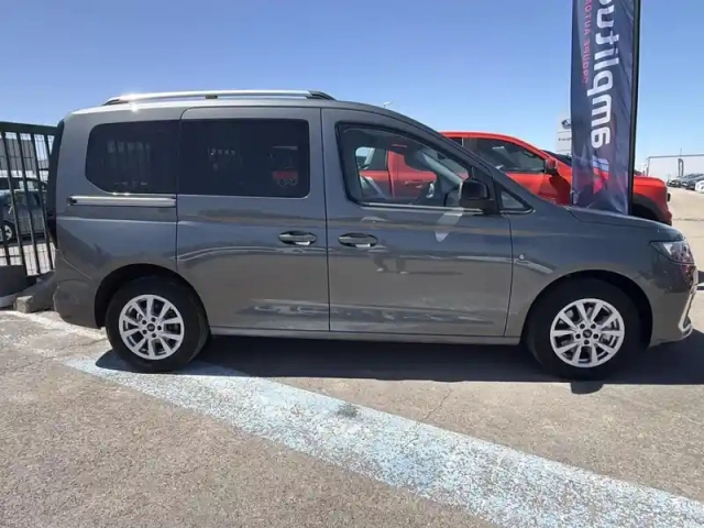Ford Tourneo Connect 1.5 ecoboost 114 ch titanium tpmr — photo 4