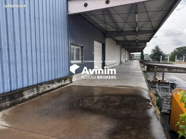 Local 800 m² Carpentras