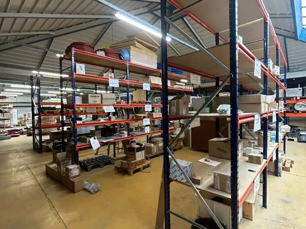 Local professionnel /Atelier / Stockage / commerce - Accès A28/A29