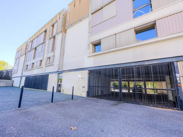 Bel appartement Centre de Caudéran, 84m2, terrasse, double stationnement