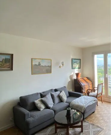 À LOUER - Appartement meublé 50 m² - Dernier étage avec vue dégagée et parking - Épinay-sur-Seine