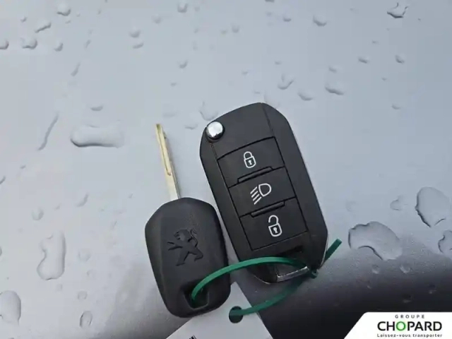 Peugeot 208 puretech 75 s&amp;s bvm5 — photo 58