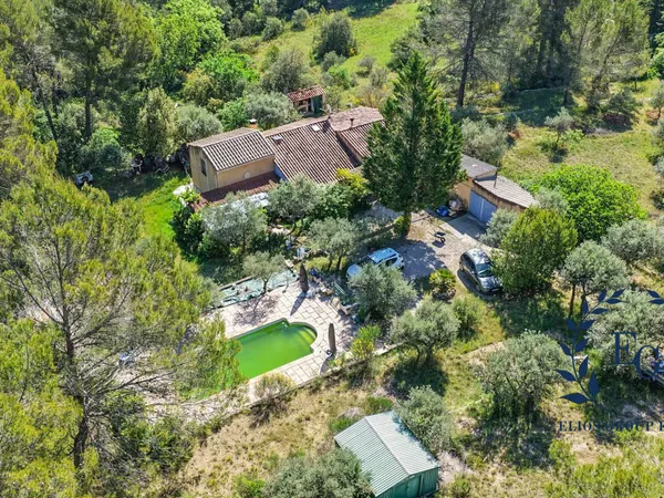 Maison 4 chambres  Vue dégagée  1,5 ha  Piscine  D