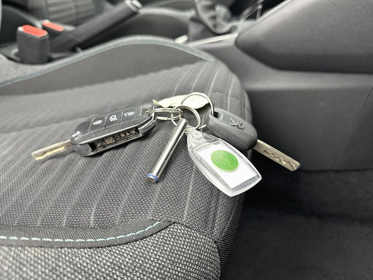 Peugeot 208 puretech 100 s&s bvm6 style — photo 32