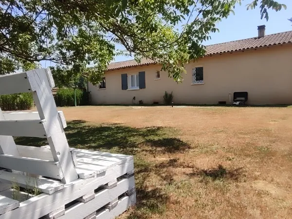 Belle maison de plain-pied de 90m2 habitable, 2 chambres + garag
