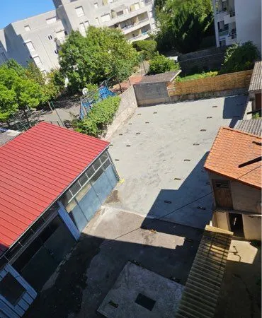 Place de parking / entrepôt