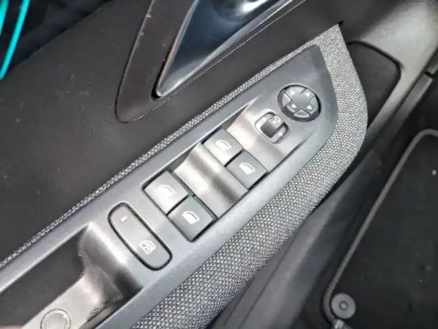 Peugeot 208 puretech 100 s&amp;s eat8 — photo 23