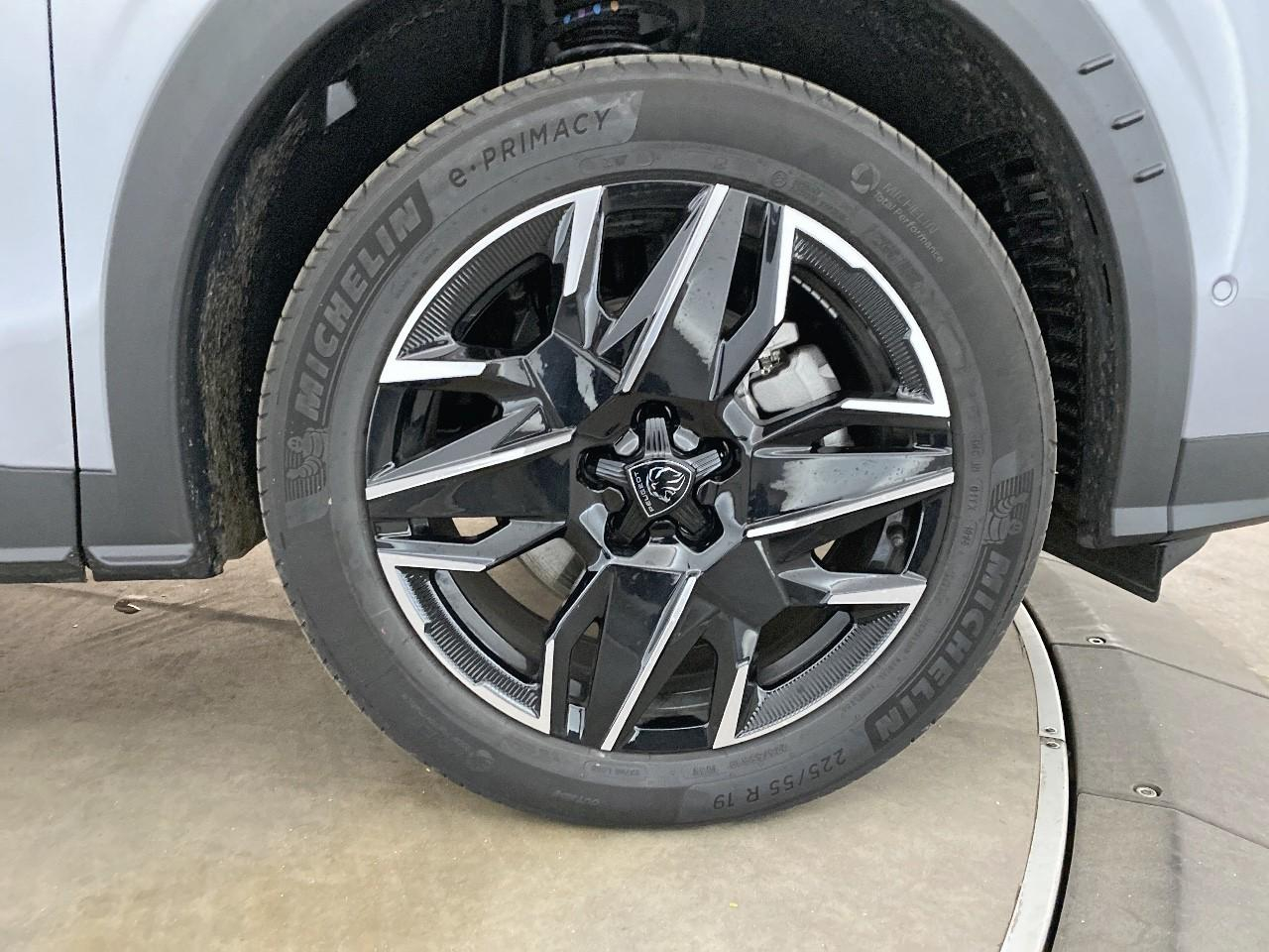 Peugeot 5008 hybrid 145 ch e-dcs6 allure — photo 11