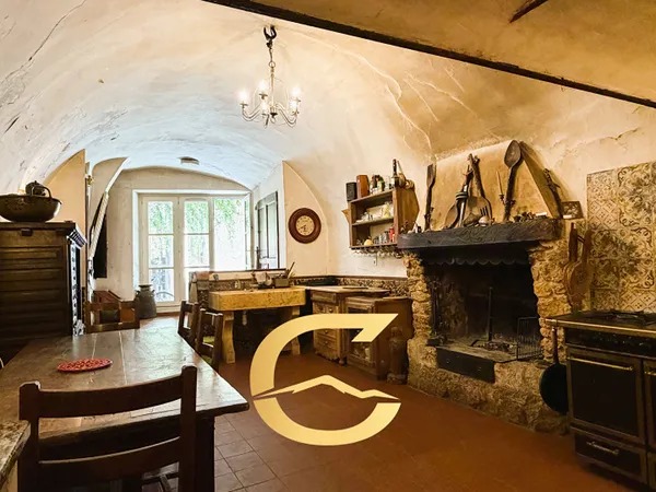 MAISON DE VILLAGE JOUQUES - 5 pièce(s) - 134 m2