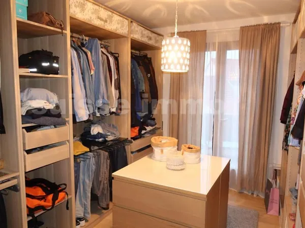 Maison - 8 pièce(s) - 150 m2