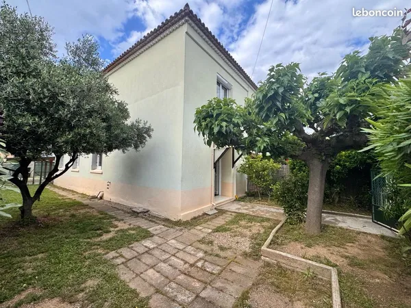 Villa 200m² composé de 2 appartements (T4 + T5) - Terrain 477 m² - Sauvian (34)