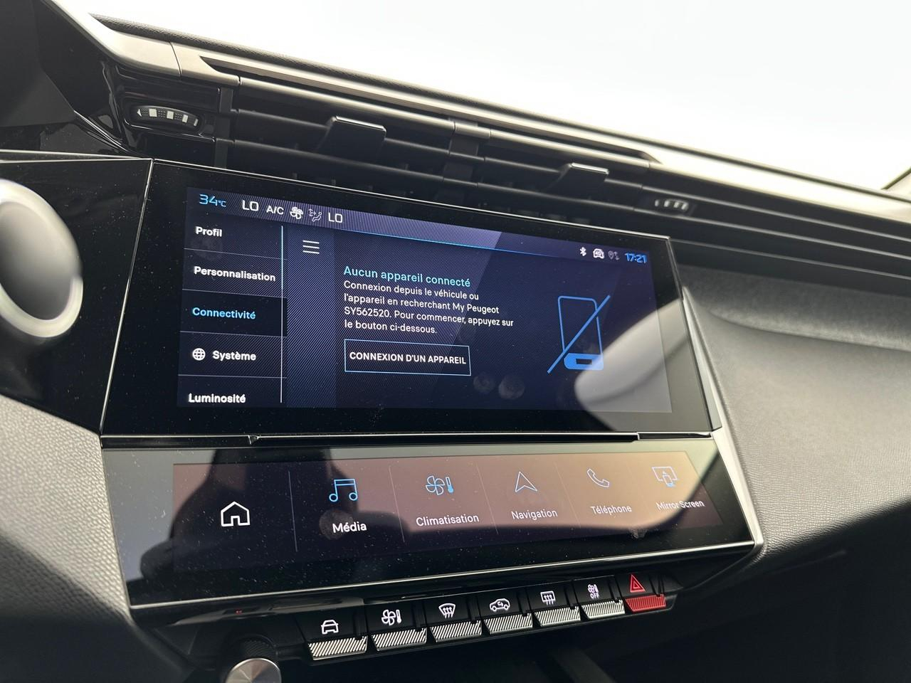 Peugeot 308 hybrid 145 e-dcs6 allure — photo 24