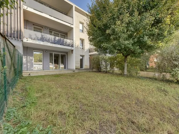 Agréable T2 en rez-de-jardin avec terrasses et garage fermé in