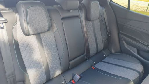 Peugeot 408 1.6 THP 225 Hybrid e-EAT8 - 408 – 2023 – 15164 km – Hybride rechargeable – Boîte Automatique — photo 29
