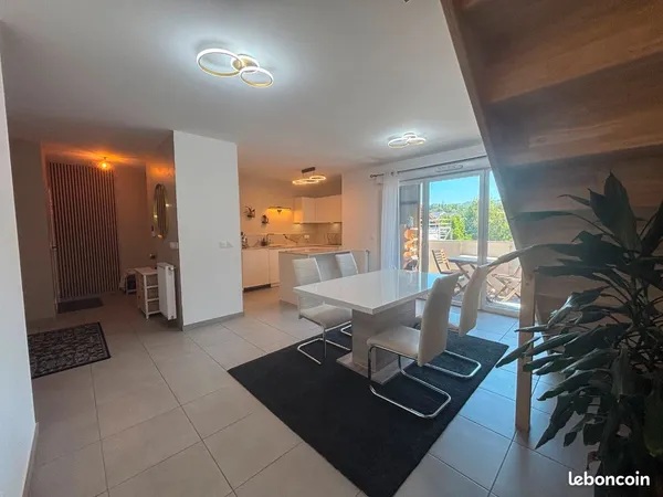 Appartement duplex T5 de 103 m²
