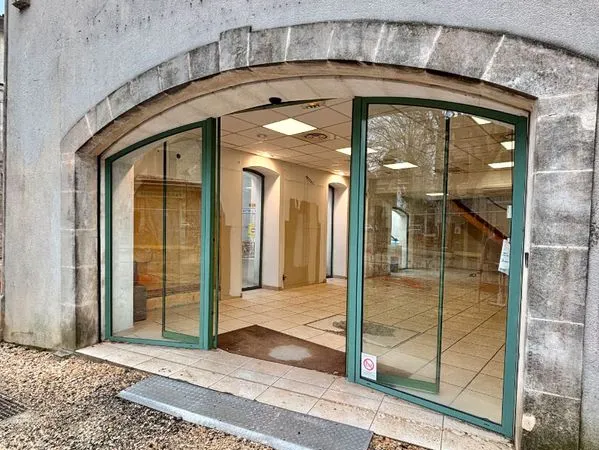 Local commercial 112 m² MOURIES