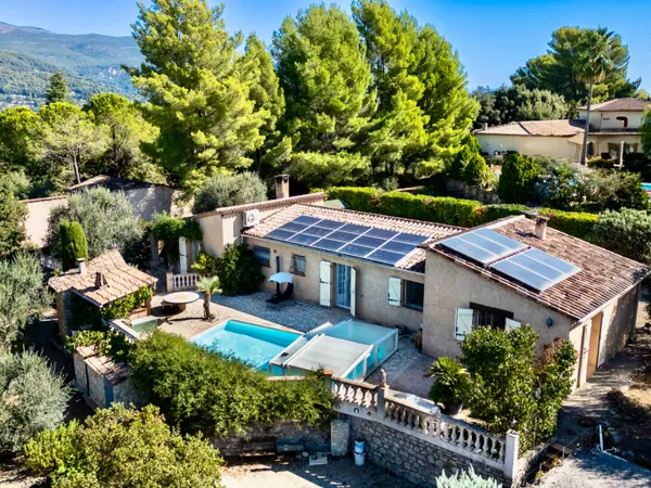PEYMEINADE 154 m² Terrain de 2 634 m² Piscine 699 000 € possibilité 2 logements