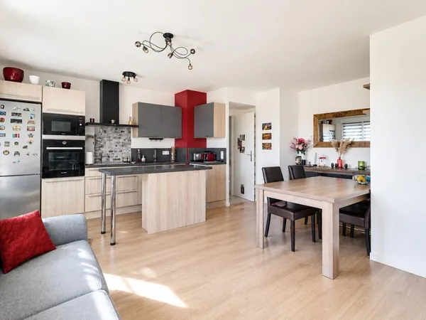 A Vendre sur Trappes - Appartement 4 pièces de 81 m² - Terrasse et balcon - 2 places de paking