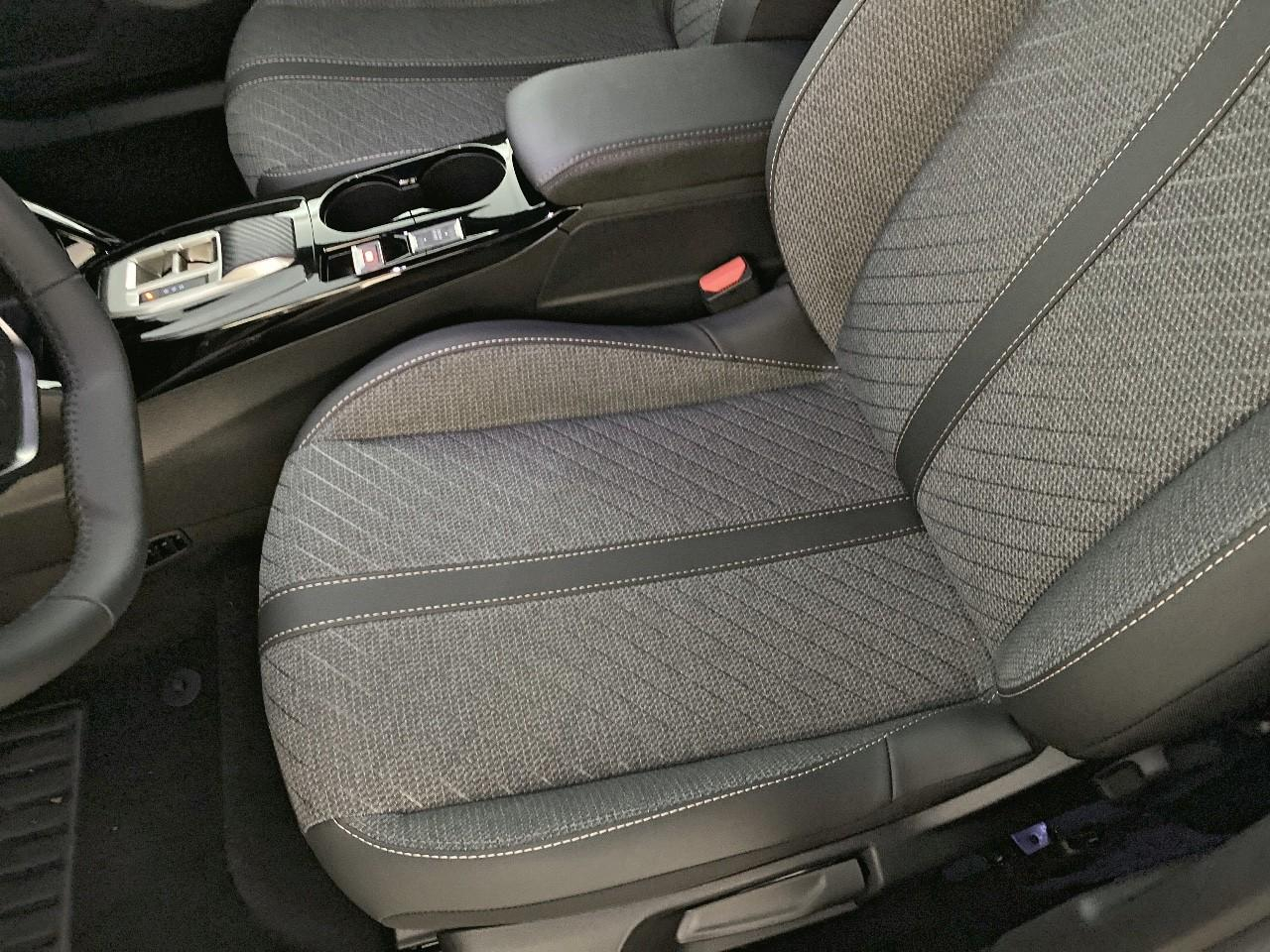 Peugeot 2008 hybrid 145 ch e-dcs6 allure — photo 9
