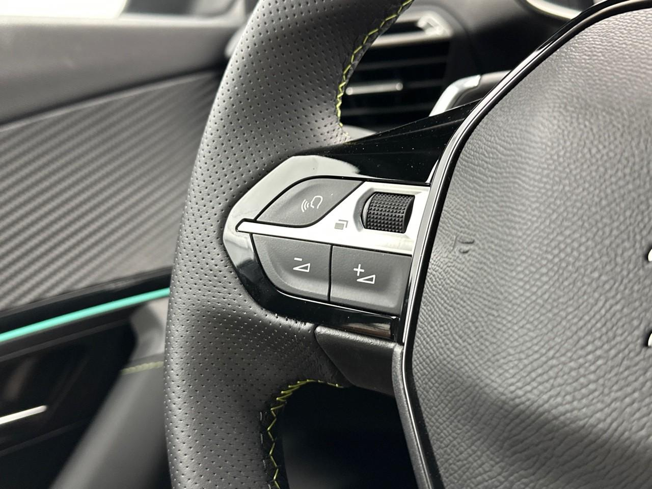 Peugeot 2008 puretech 130 s&s eat8 gt — photo 17