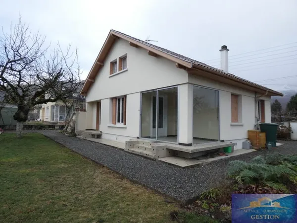MAISON AVEC 2 APPARTEMENTS LOUES, GARAGE ET JARDIN