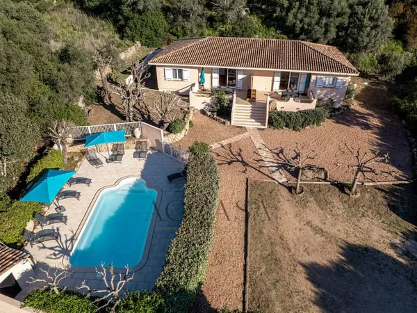 Villa avec piscine, 5 chambres 5 salles d'eau à Figari