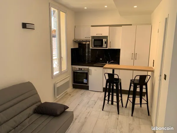 Très beau studio meublé