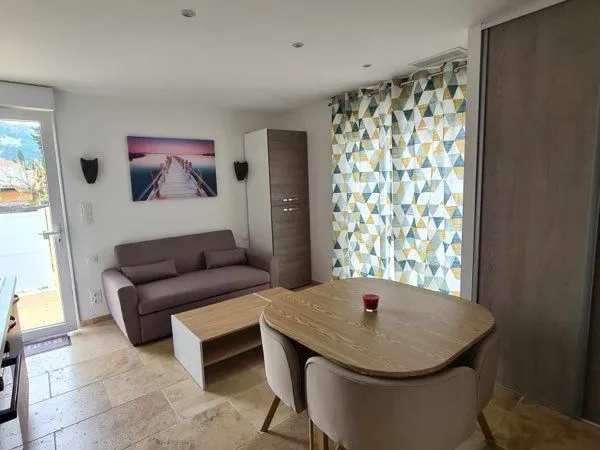 Petite maison 40m2 avec terrasse extérieure 60m2 équipée