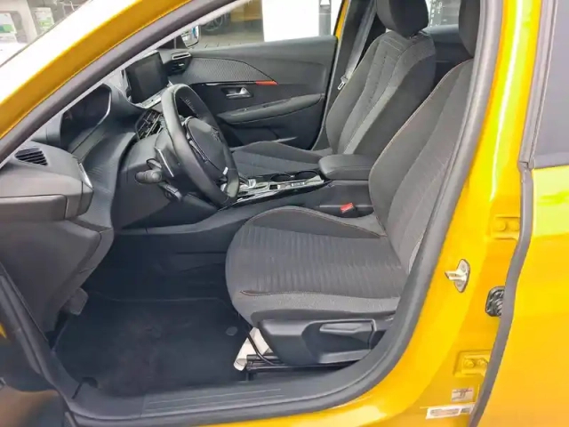 Peugeot 208 puretech 100 s&amp;s eat8 — photo 9