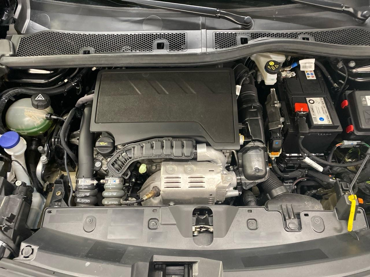 Peugeot 2008 puretech 130 s&s eat8 allure — photo 15