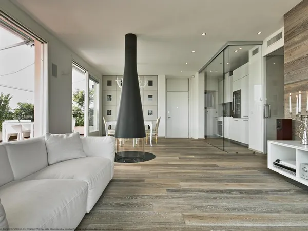 LIVRAISON IMMEDIATE OPPORTUNITE A SAISIR 5 PIECES AVEC GRANDE TERRASSE CENTRE VILLE