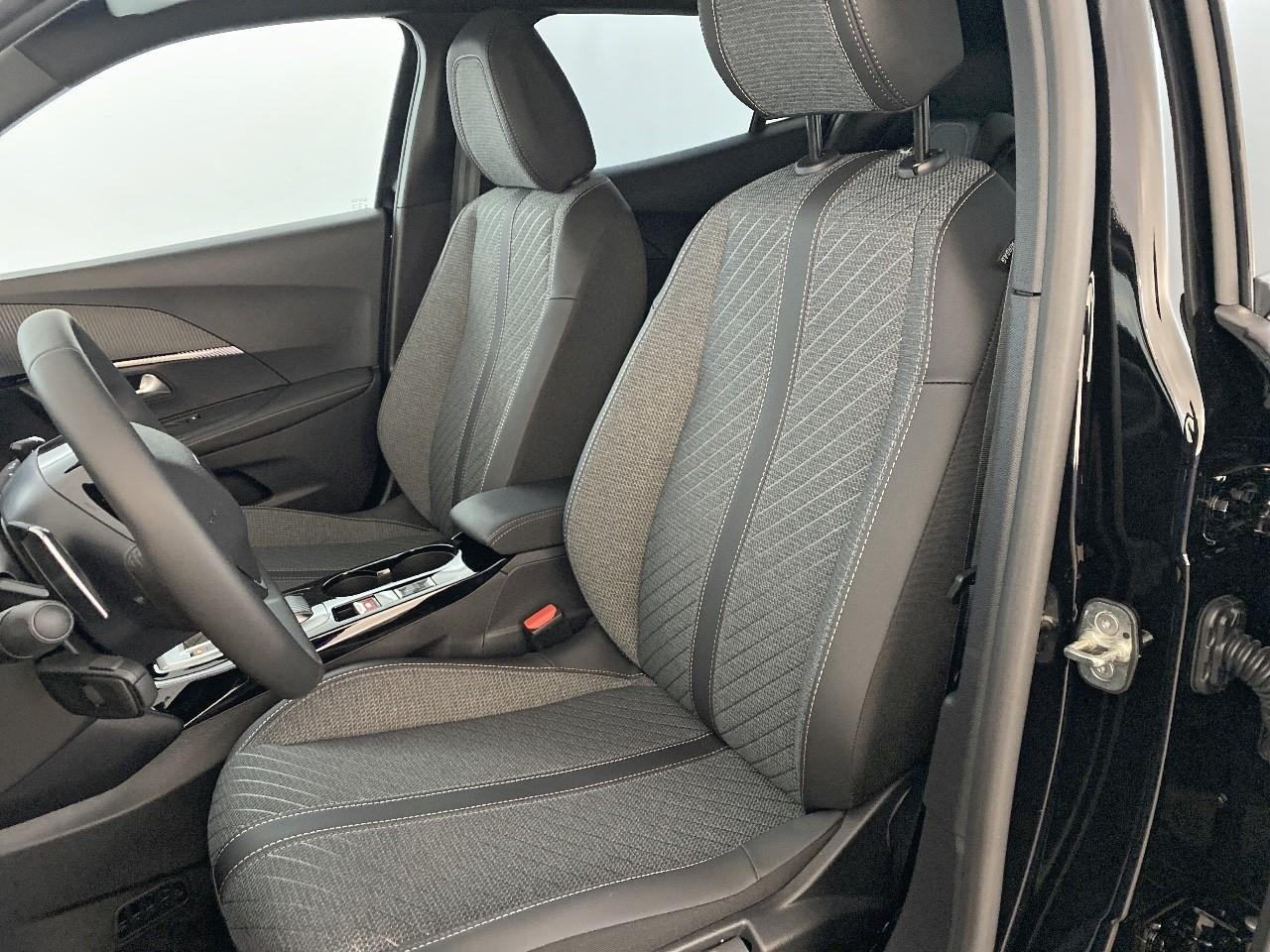 Peugeot 2008 hybrid 145 ch e-dcs6 allure — photo 9