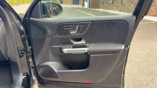 Mercedes Classe GLB 200 d 2.0 d 16V 8G-TRONIC 150 cv - AMG Line – 2021 – 93879 km – Diesel – Boîte Automatique — photo 35