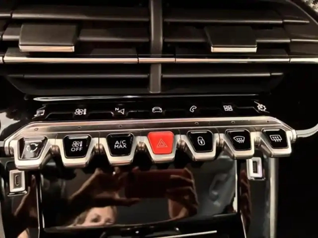 Peugeot 2008 1.2 puretech 130ch s&amp;s roadtrip eat8 — photo 9
