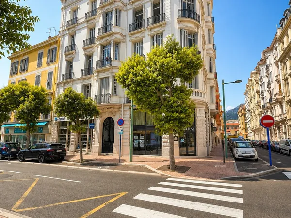 Appartement bourgeois 3 pièces Menton avec parking